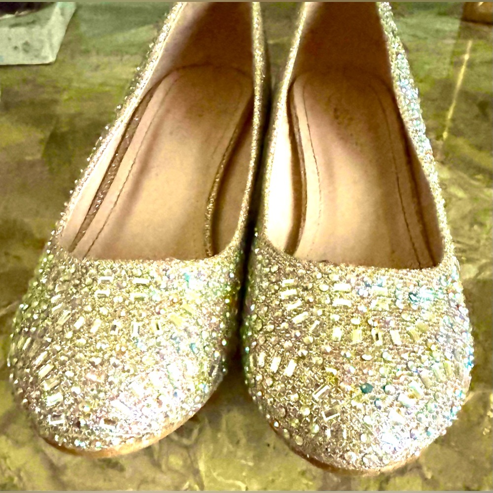 Beautiful crystal beaded Big girl dress shoes. Size 2
